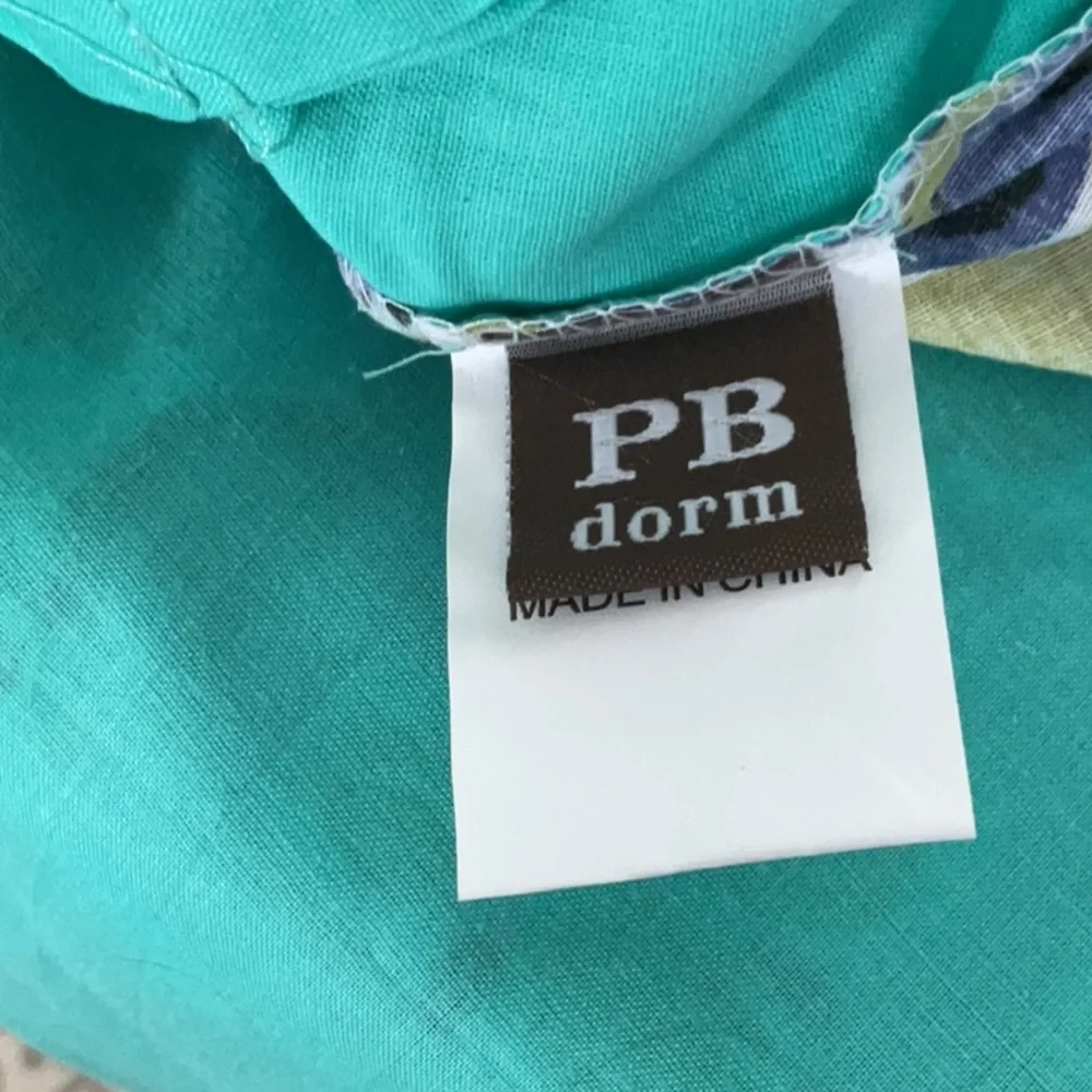 Pottery Barn Twin duvet. Never used.